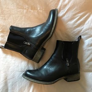 Black rocket dog boots